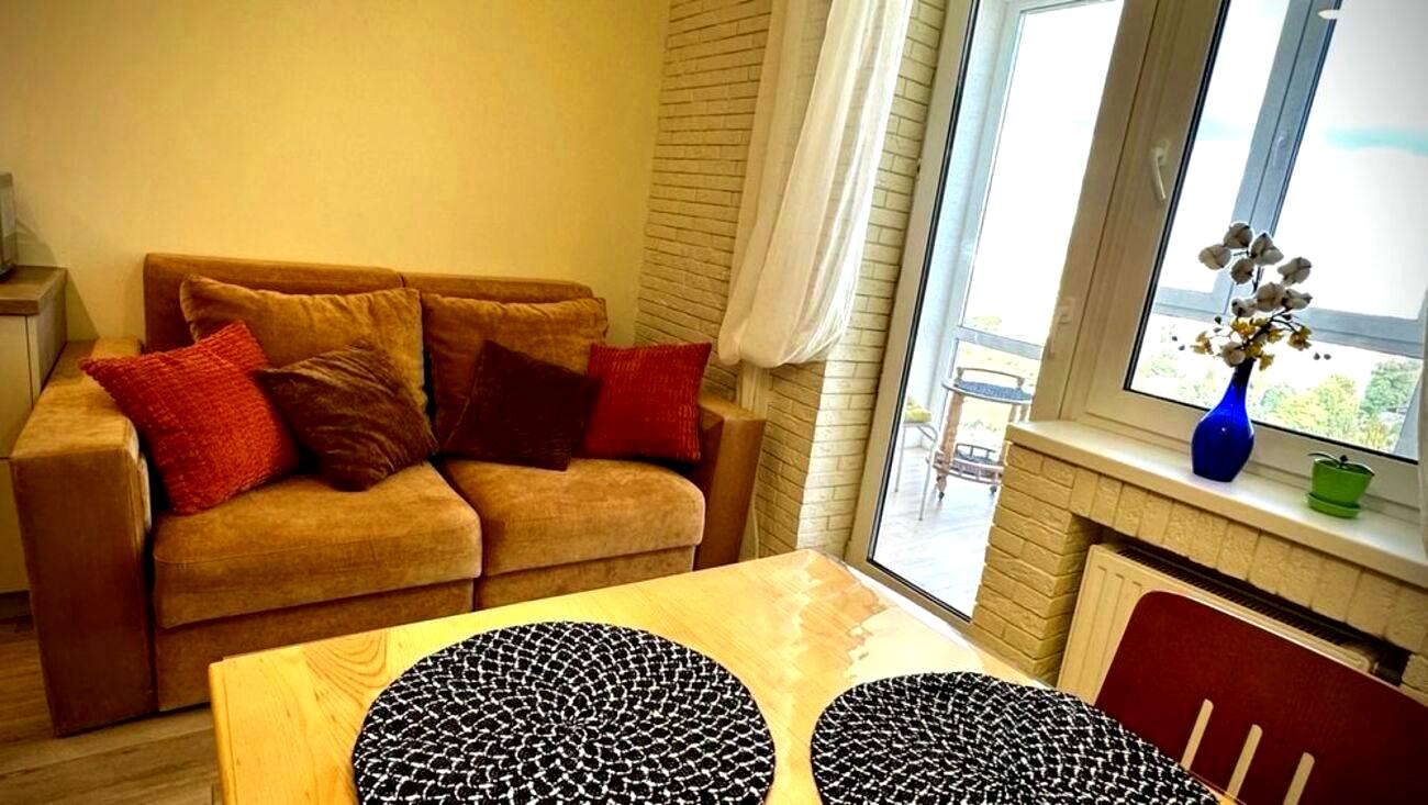 1871668294128347