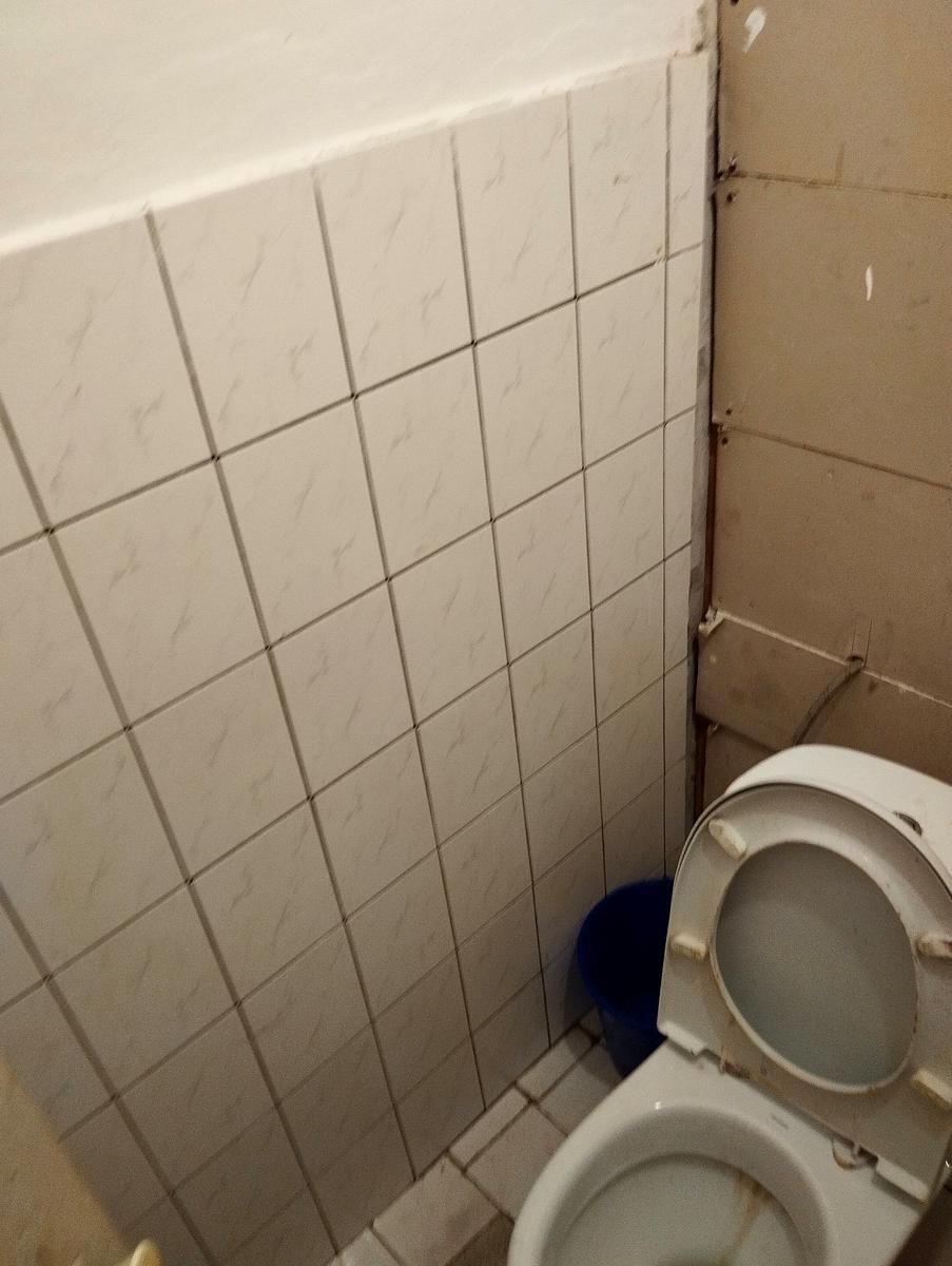1871683744379693