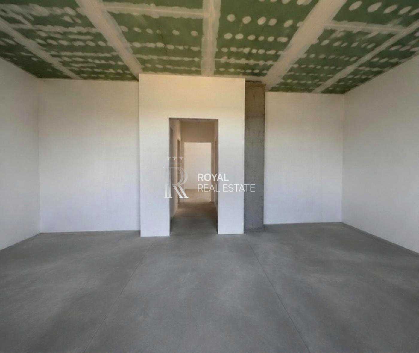 1871686631251956