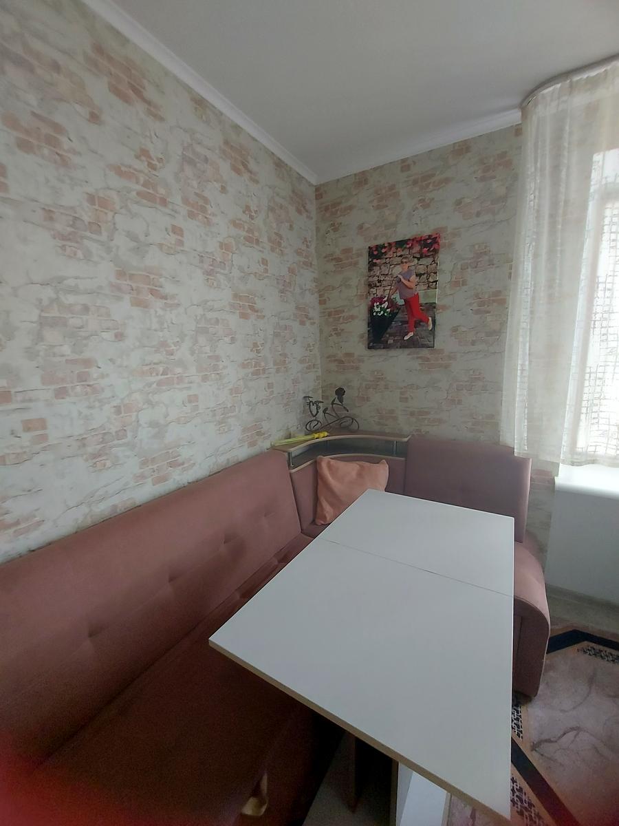 1871688437744670