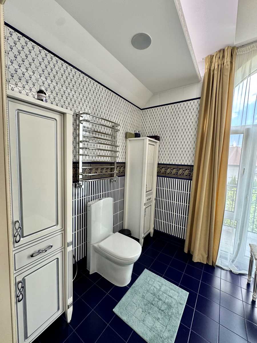 1871693743436935