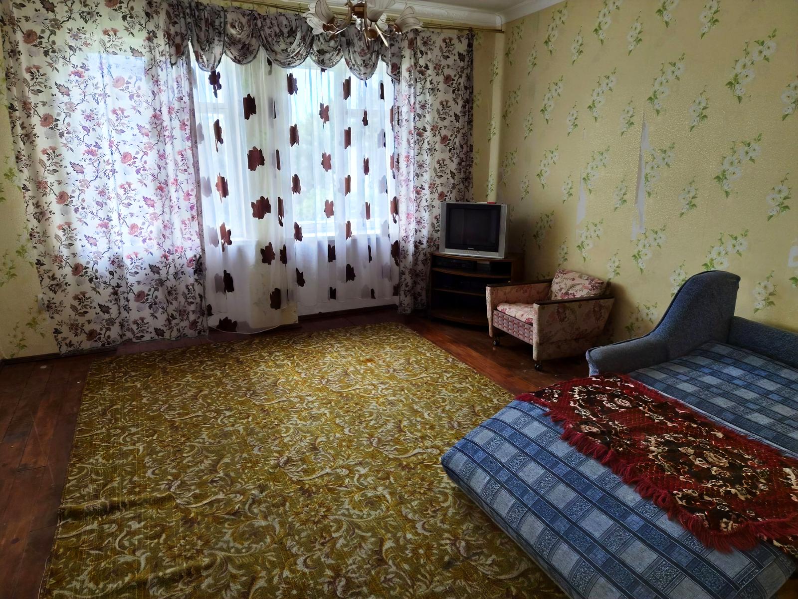 1871744284619491