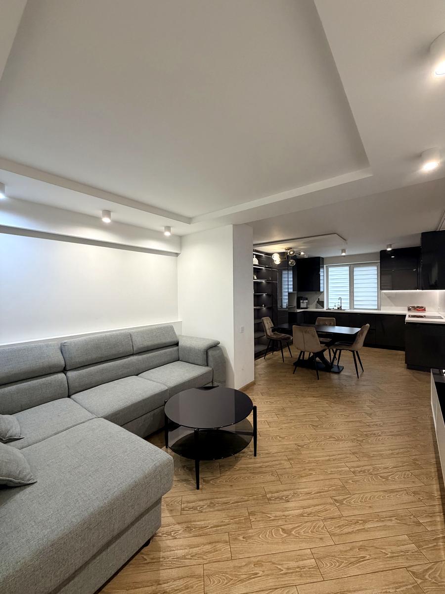 1871792454444179