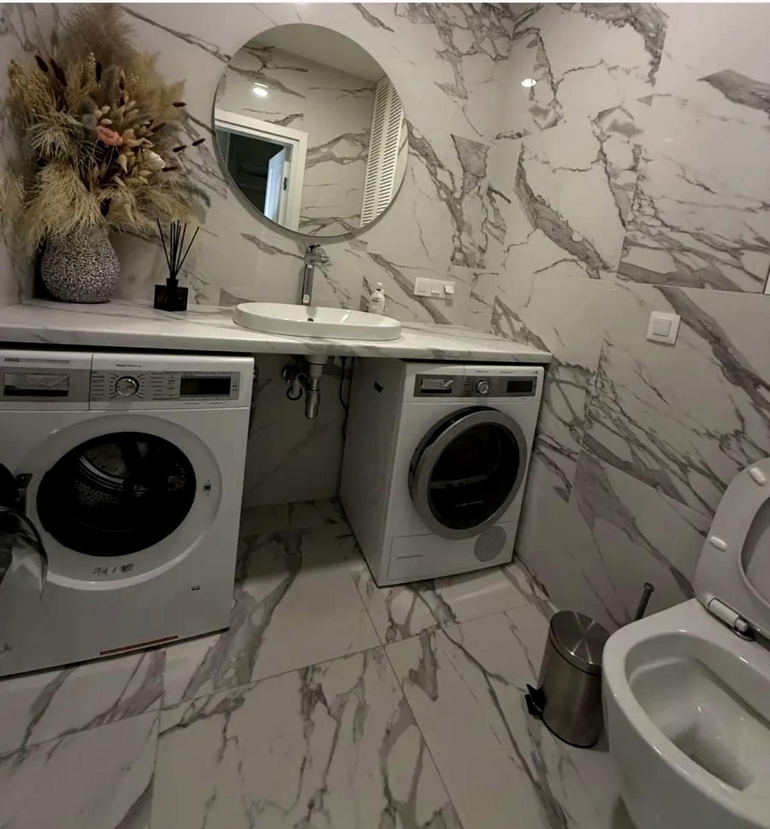 1871805695842248