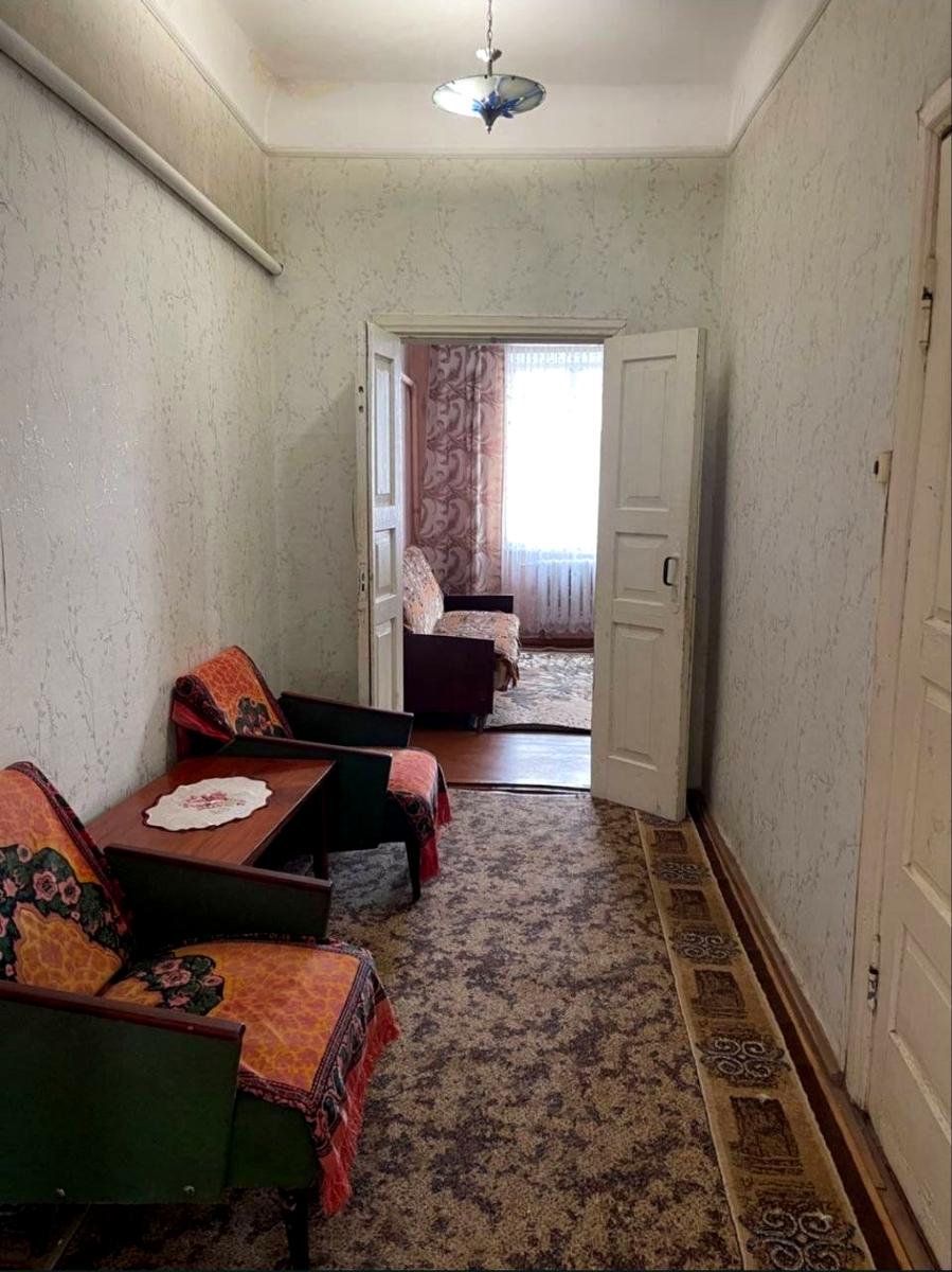 1871808887529627