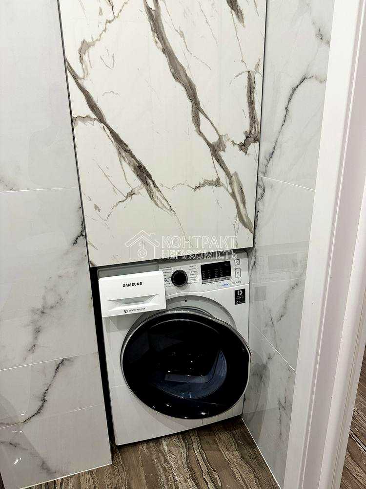 1871813561325127