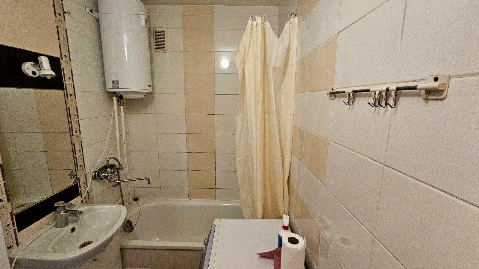 1871852606496780