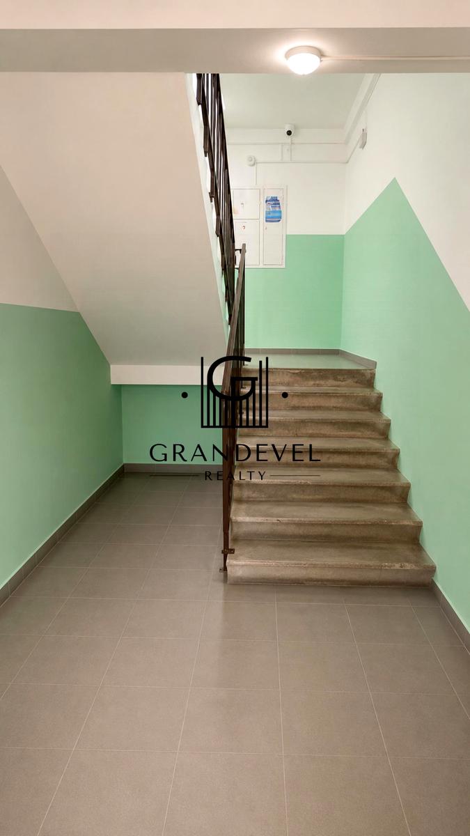 1871858076145389