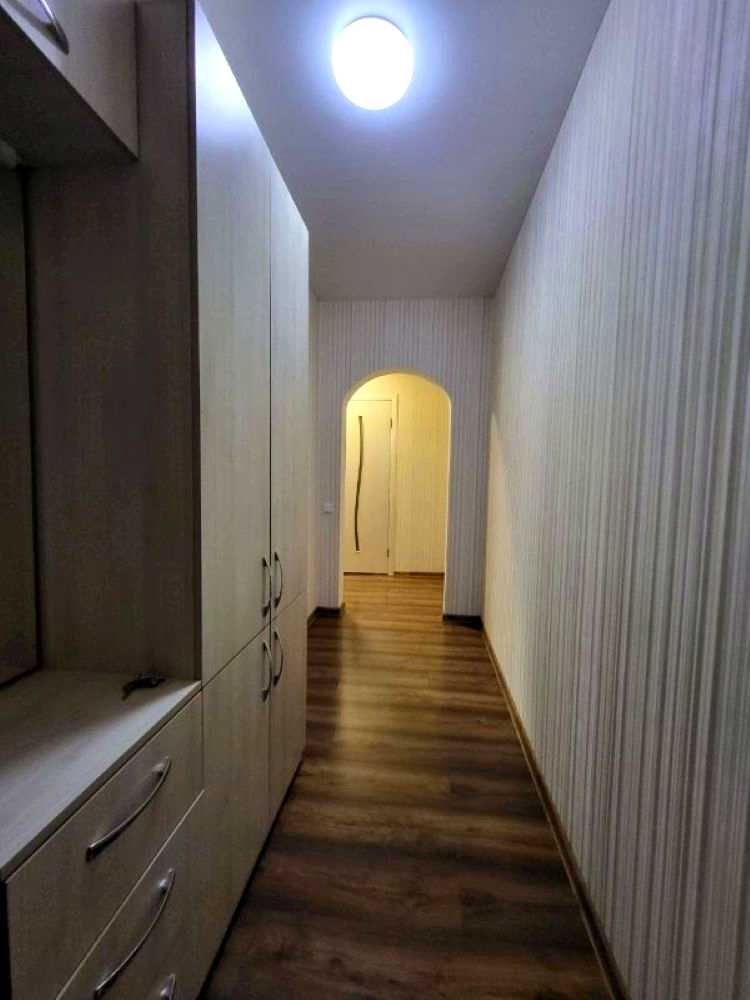 1871859217306560
