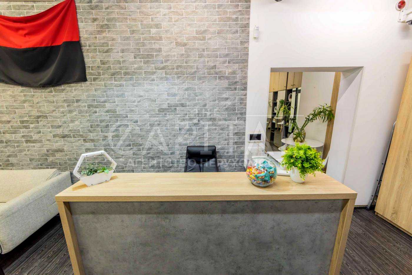 1871864727637248