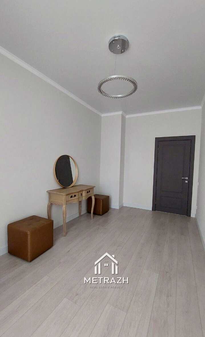 1871865632933381
