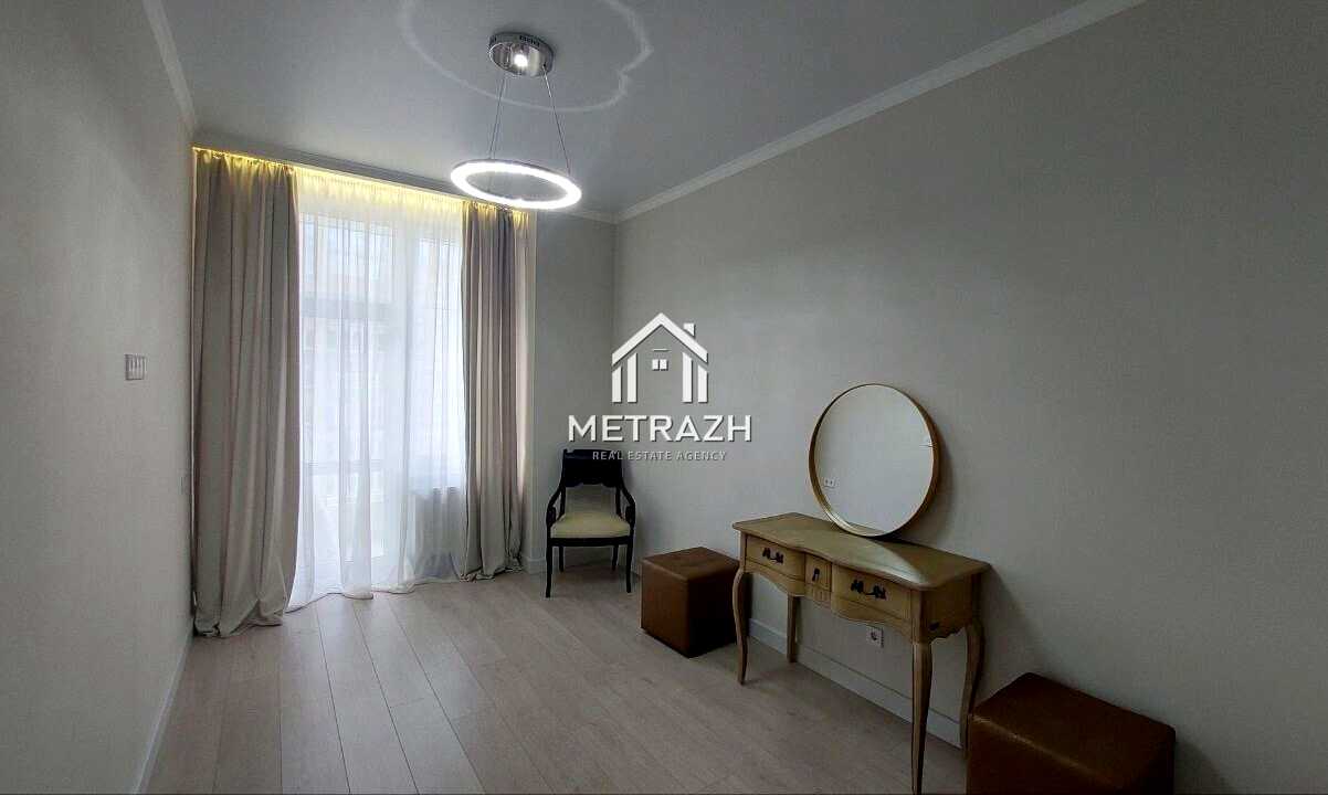 1871865633211470