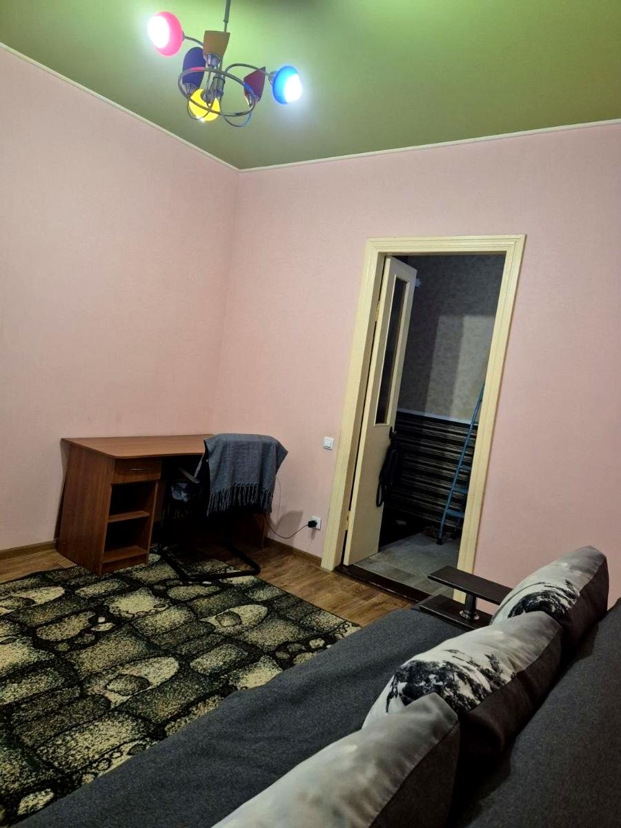 1871866866378144