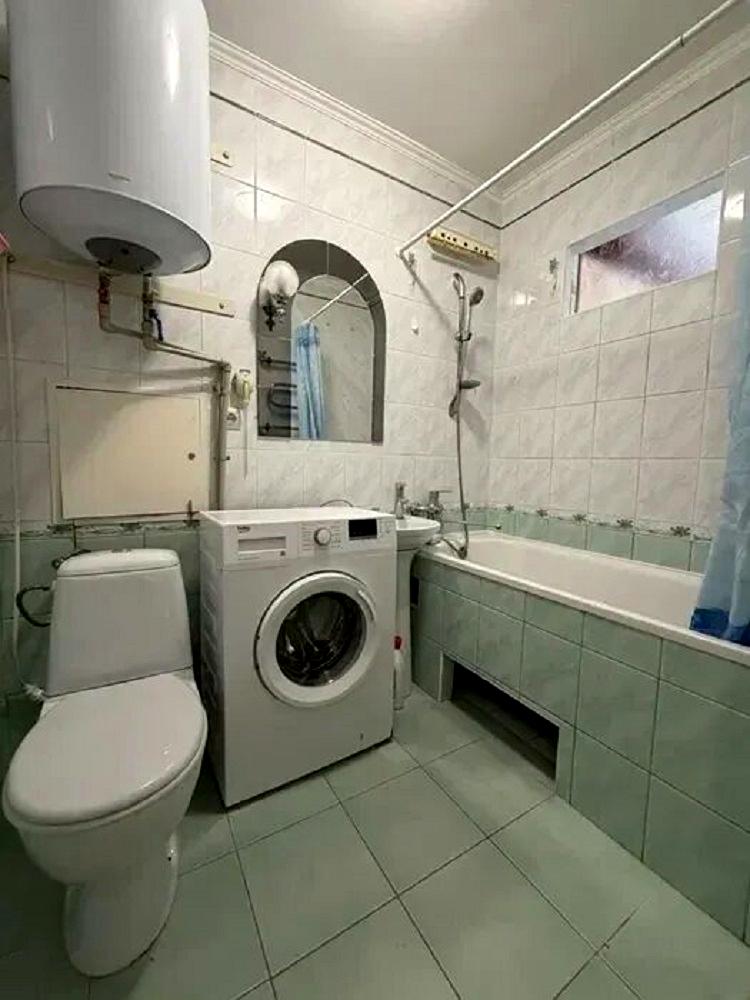 1871873748495629