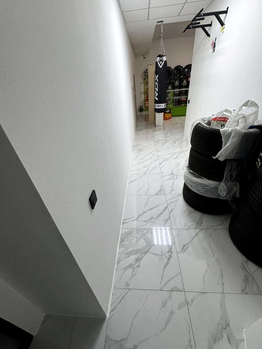 1871877200454400