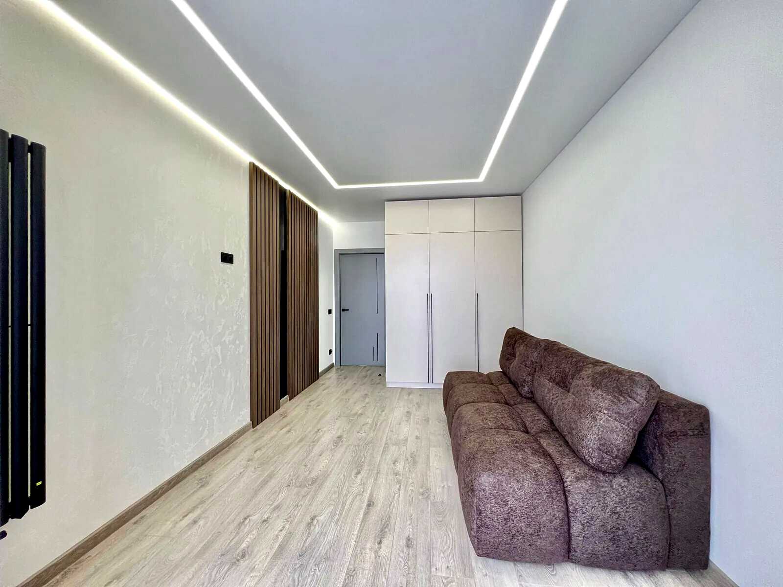 1871896872714275