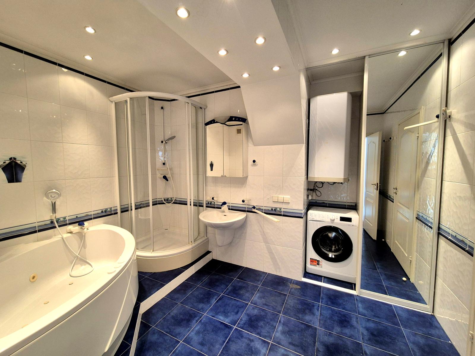 1871938272256330