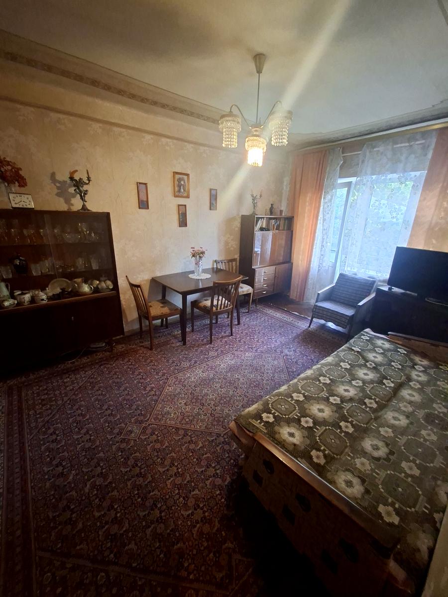 1871943502974904
