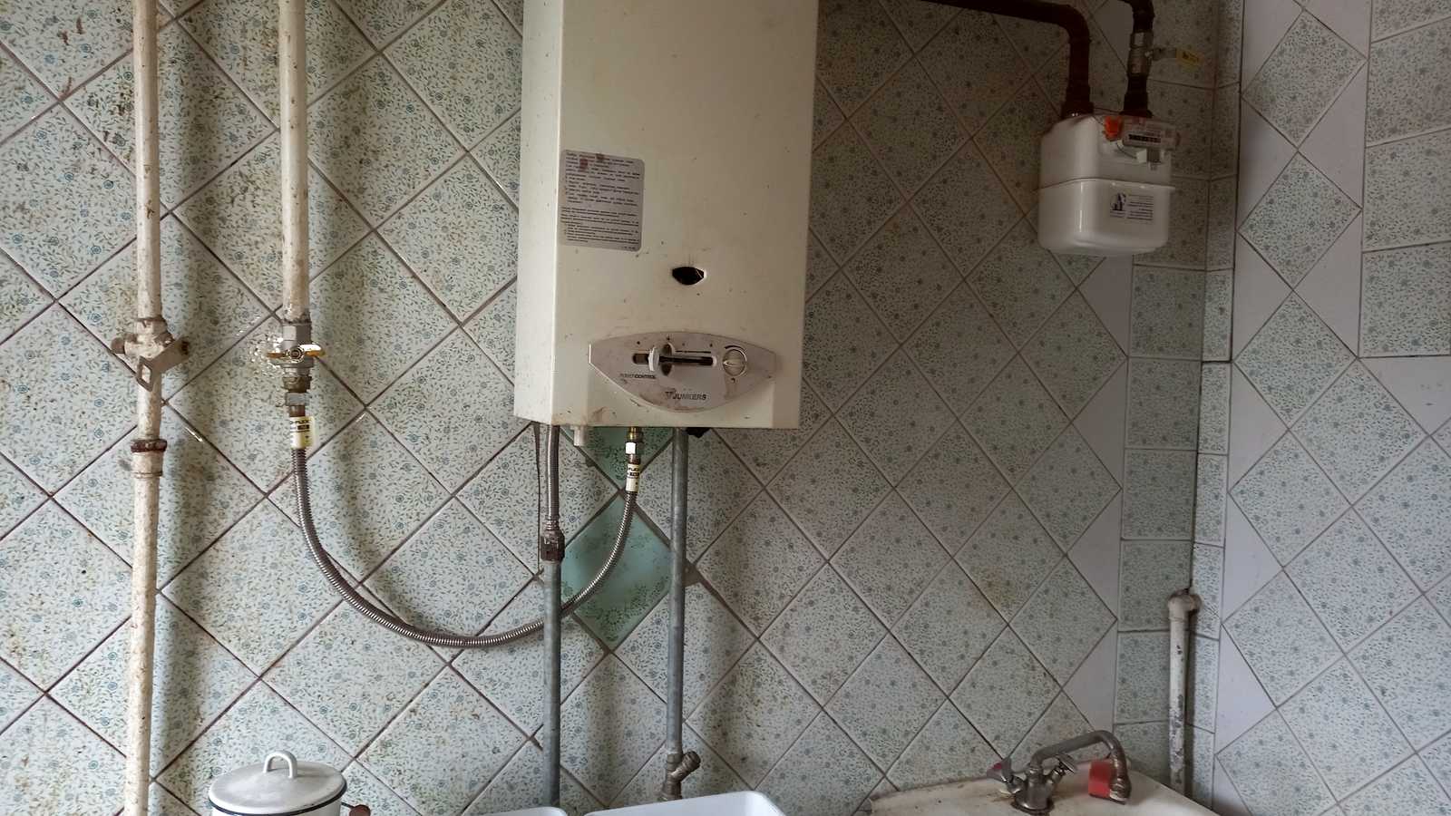 1871945853576249