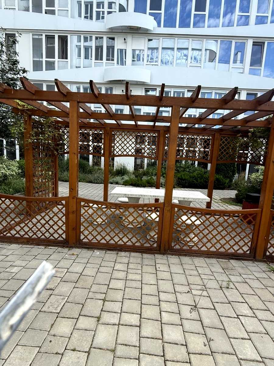 1871957884943737