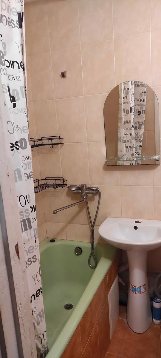 1871962211105610