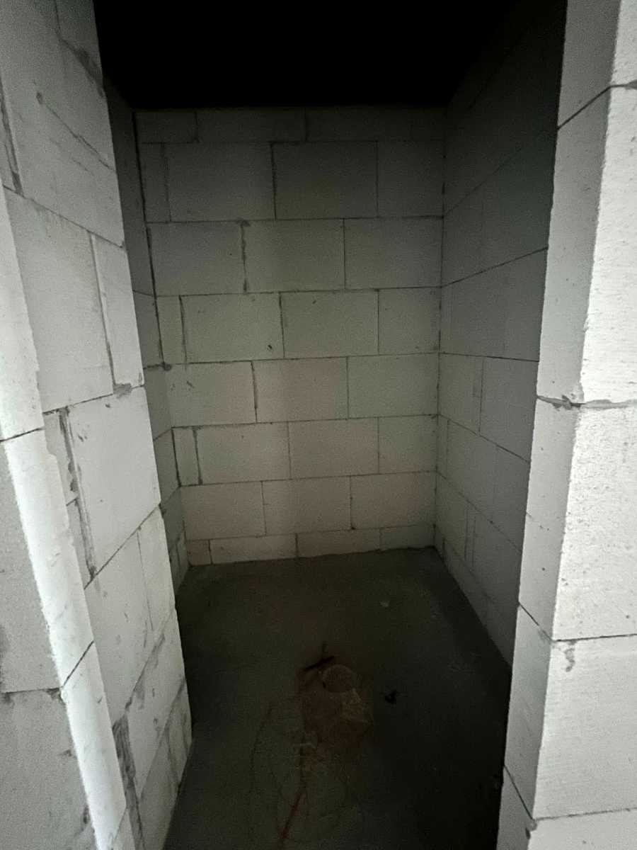 1871976358376656
