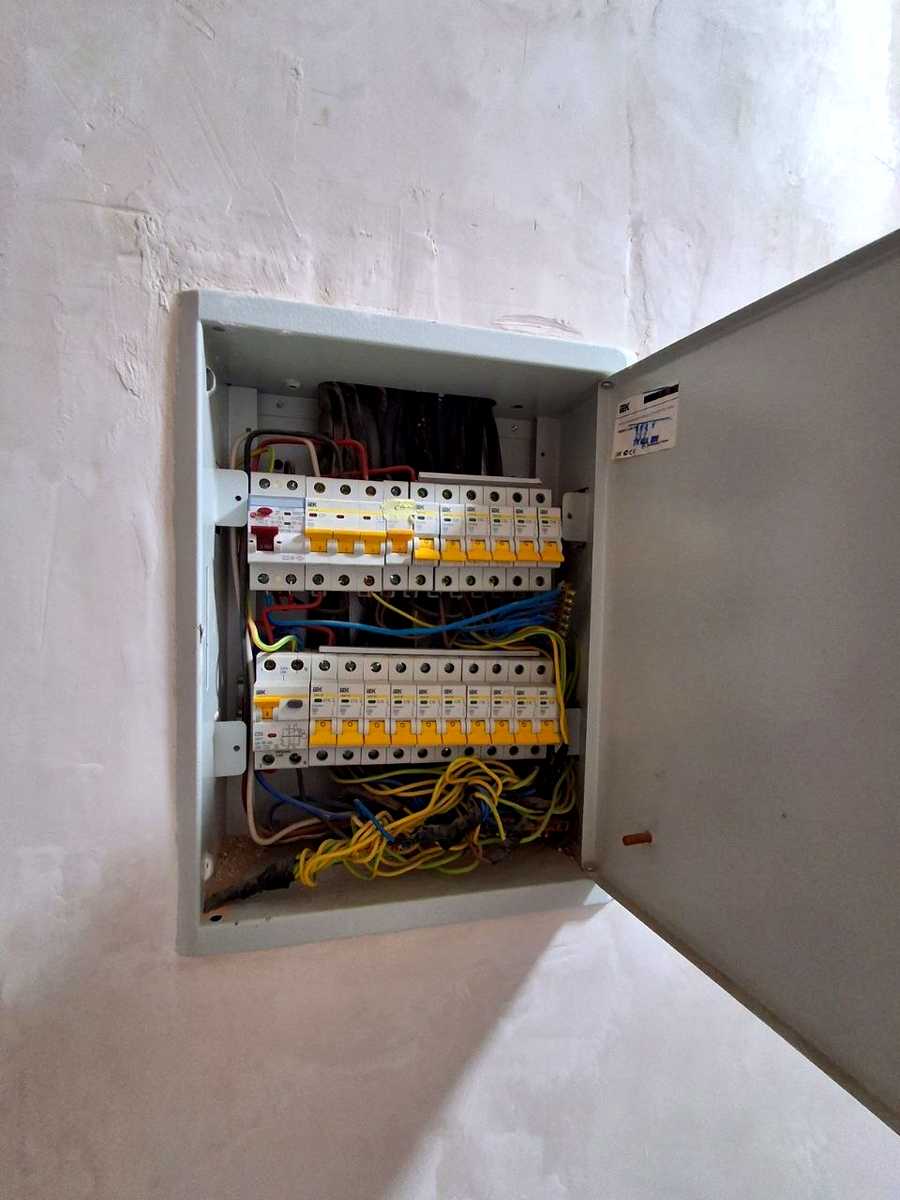 1871987678218425