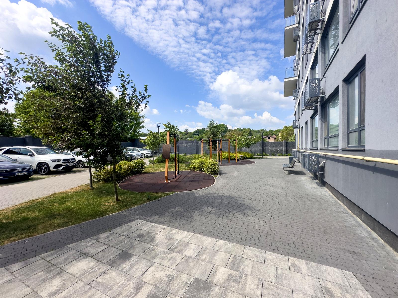 1872033235040633