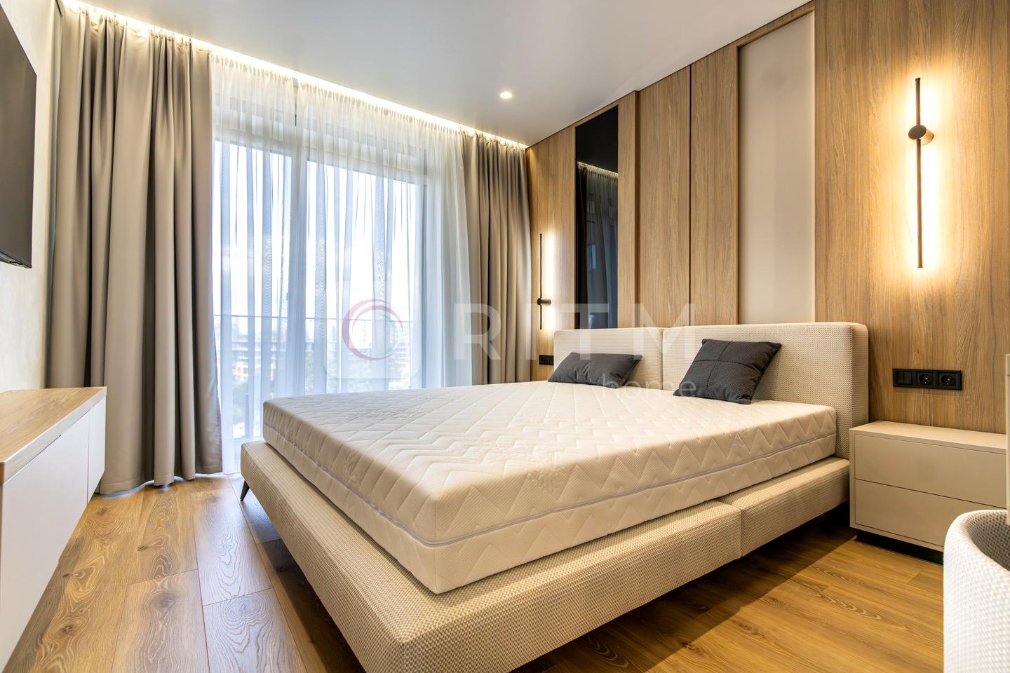 1872035855325095