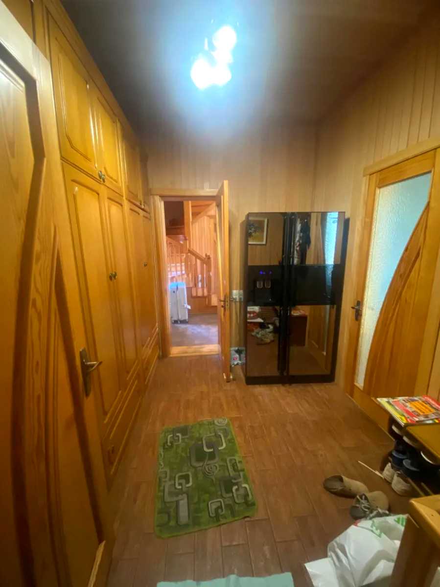 1872038228785718