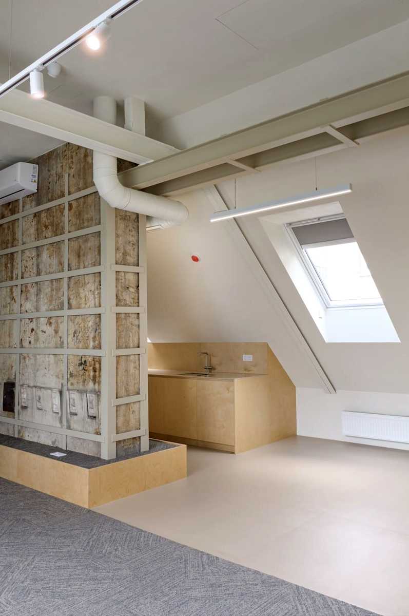 1872040351704698