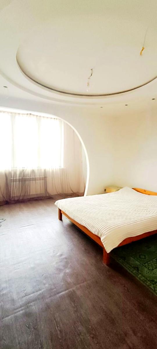 1872041765825417