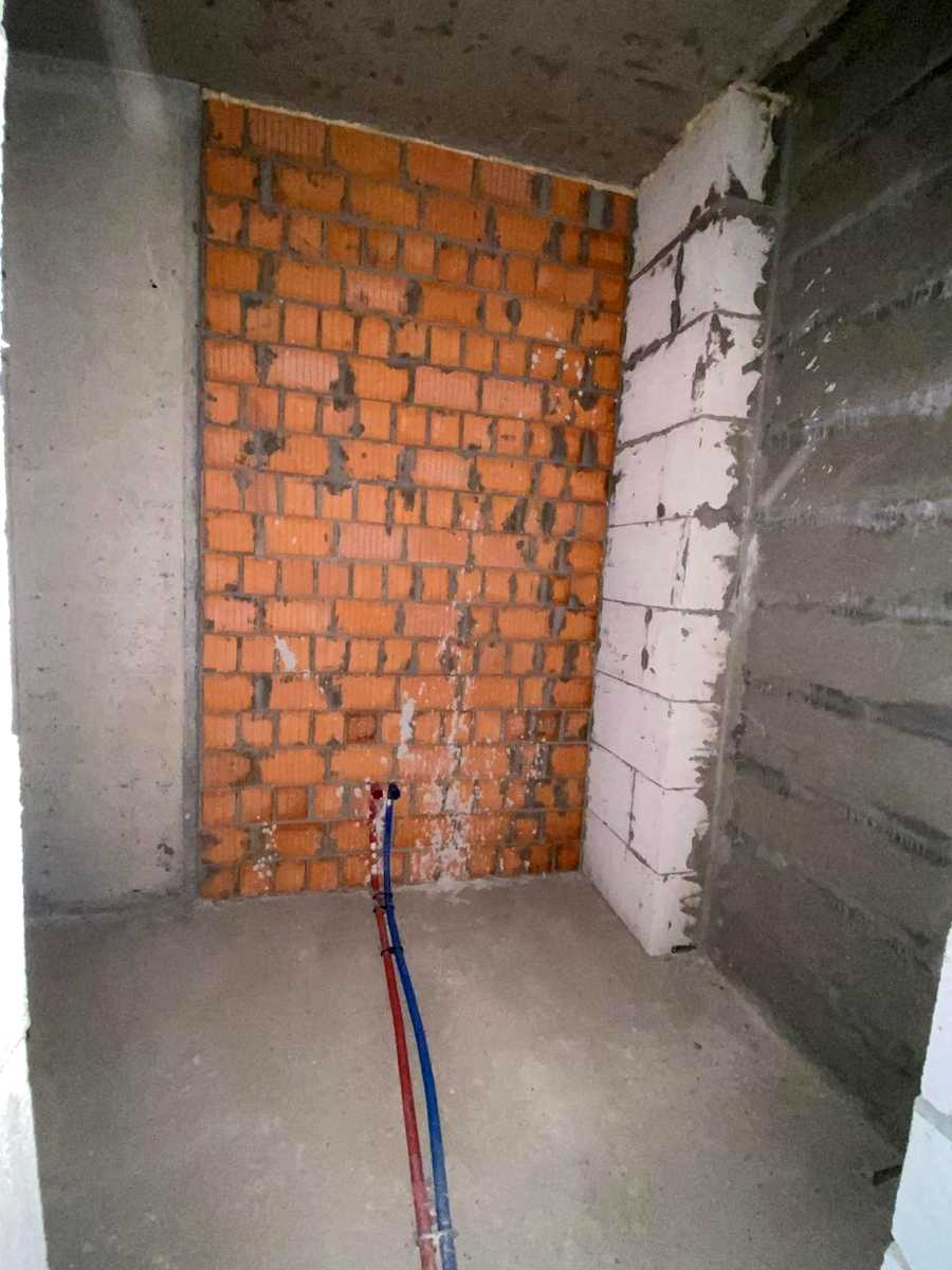 1872046655040052