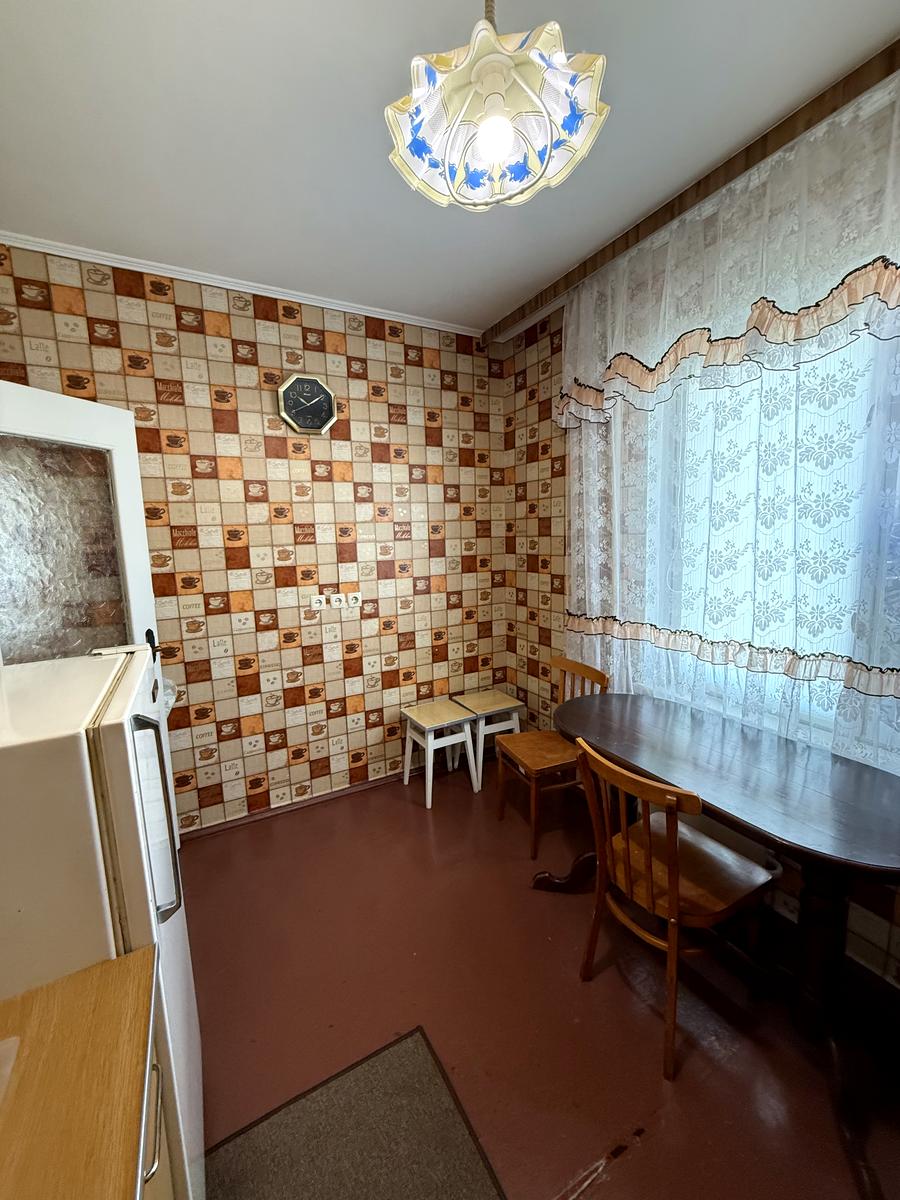 1872047478325717