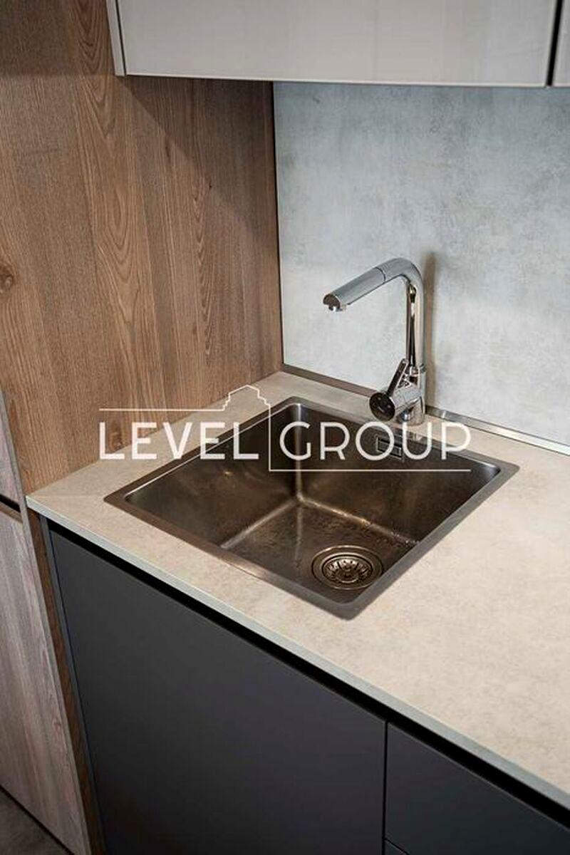 1872047592609125