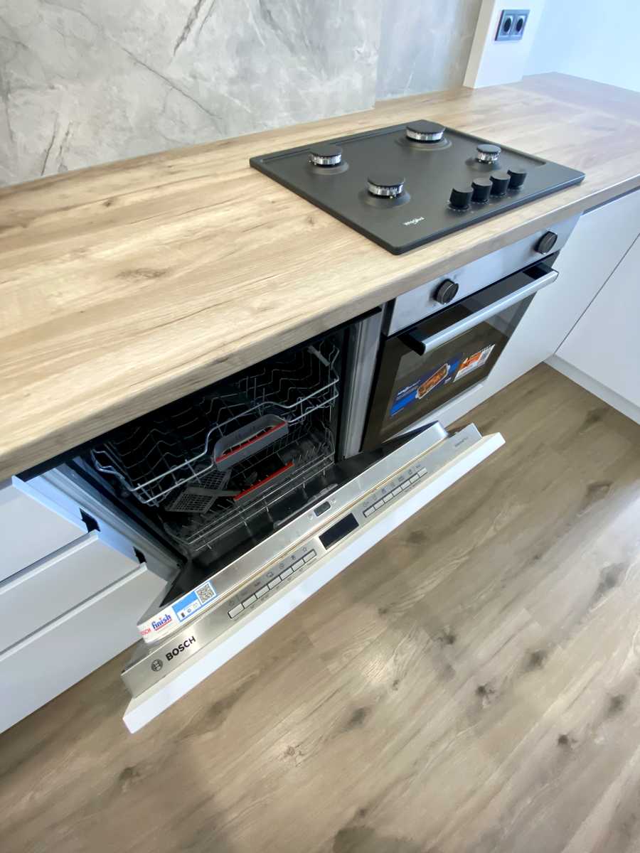 1872059682249687