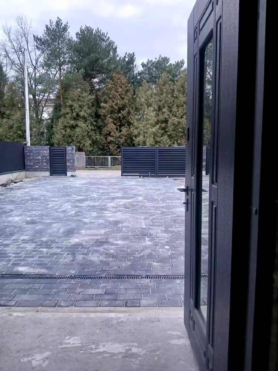 1872061035398806