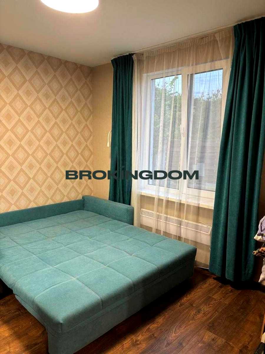 1872061270384040