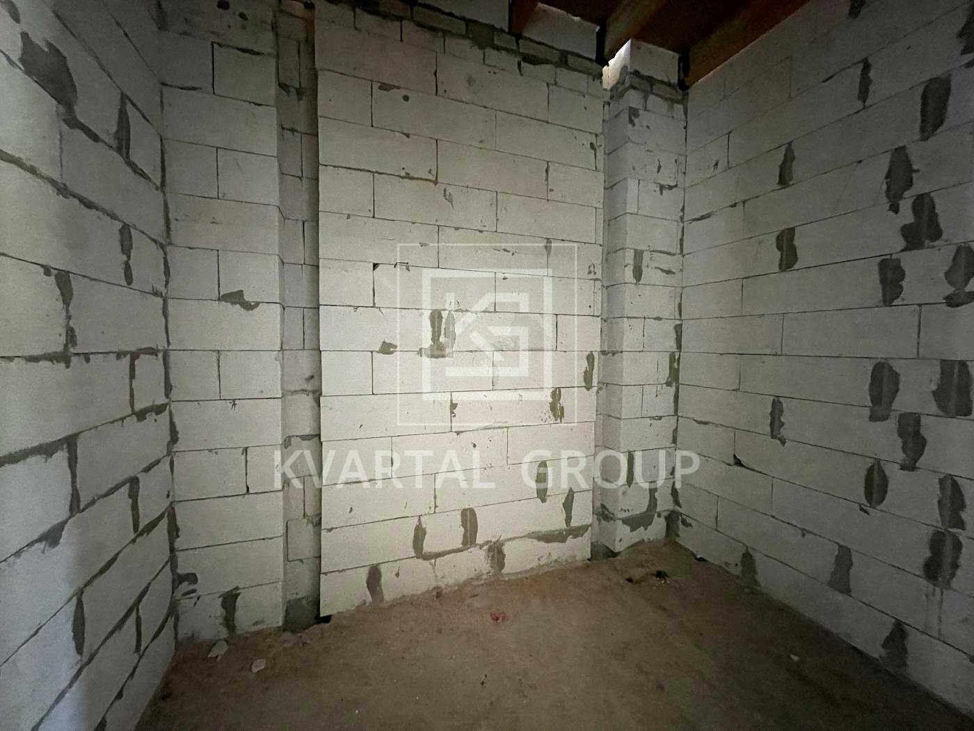 1872109359648605