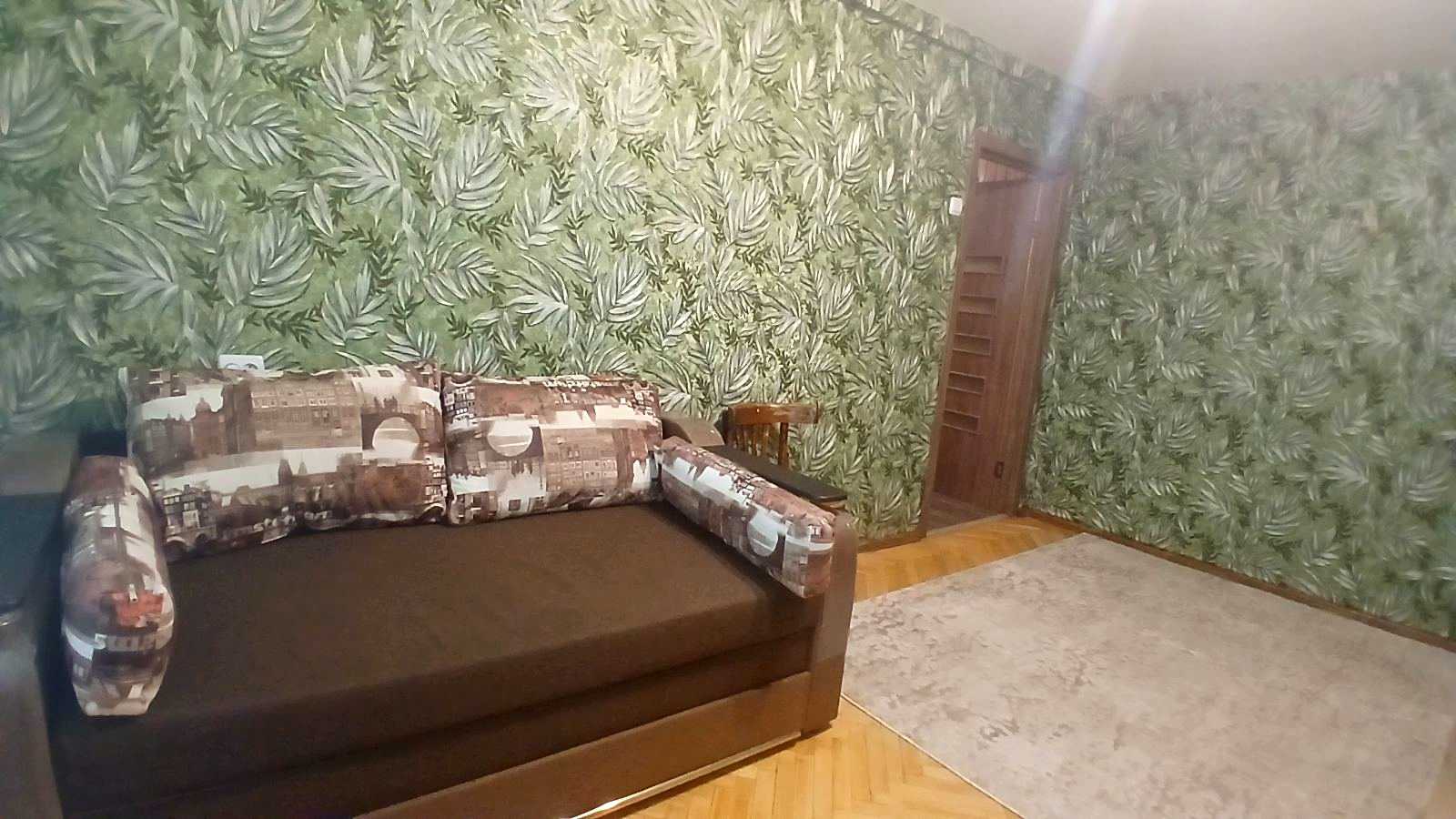 1872126632837453