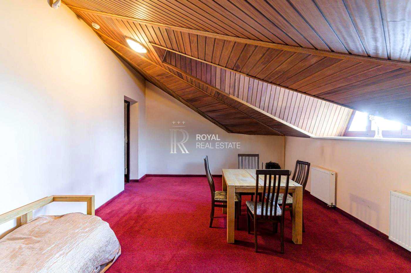 1872128285735452