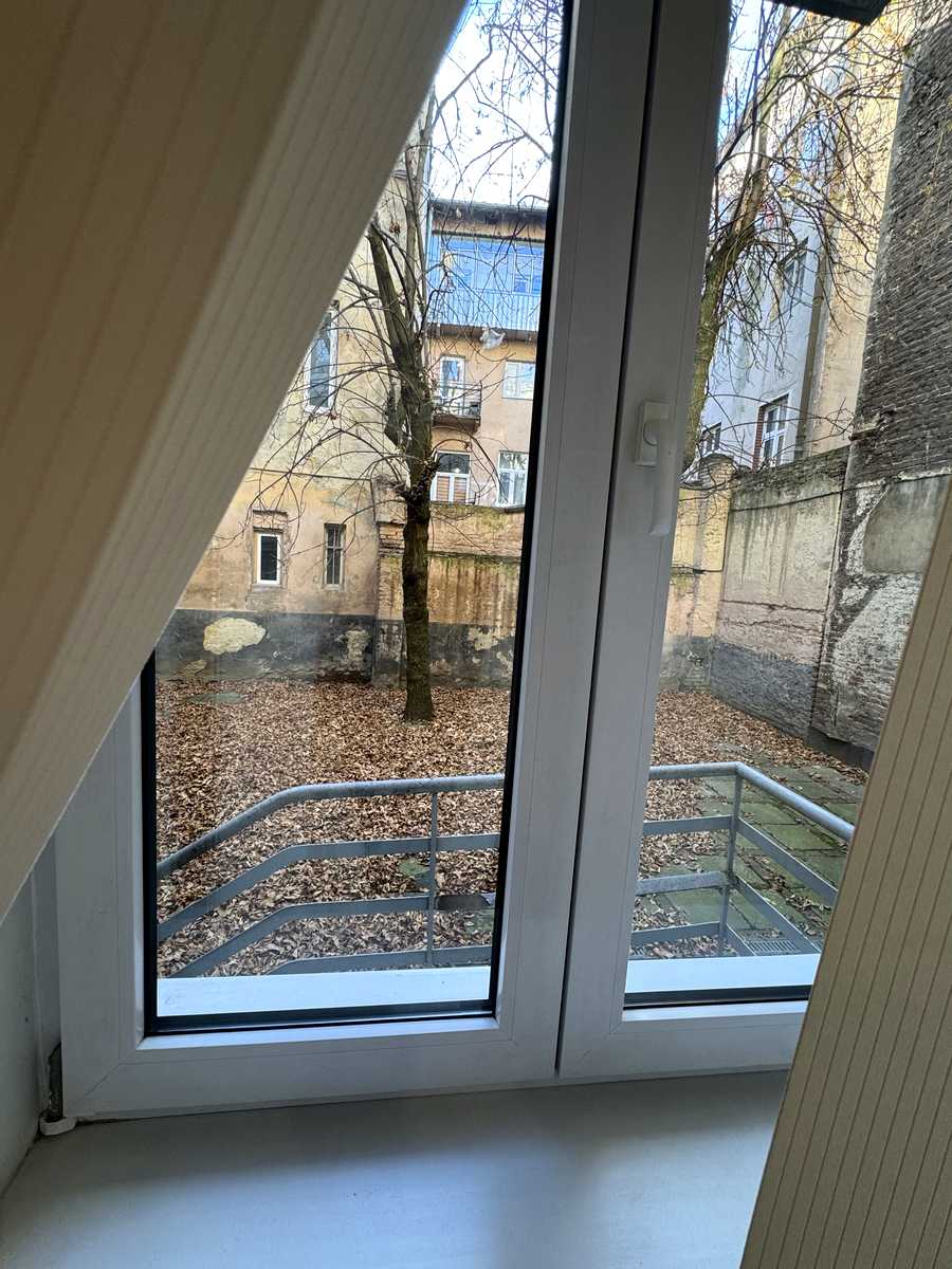 1872129063669530