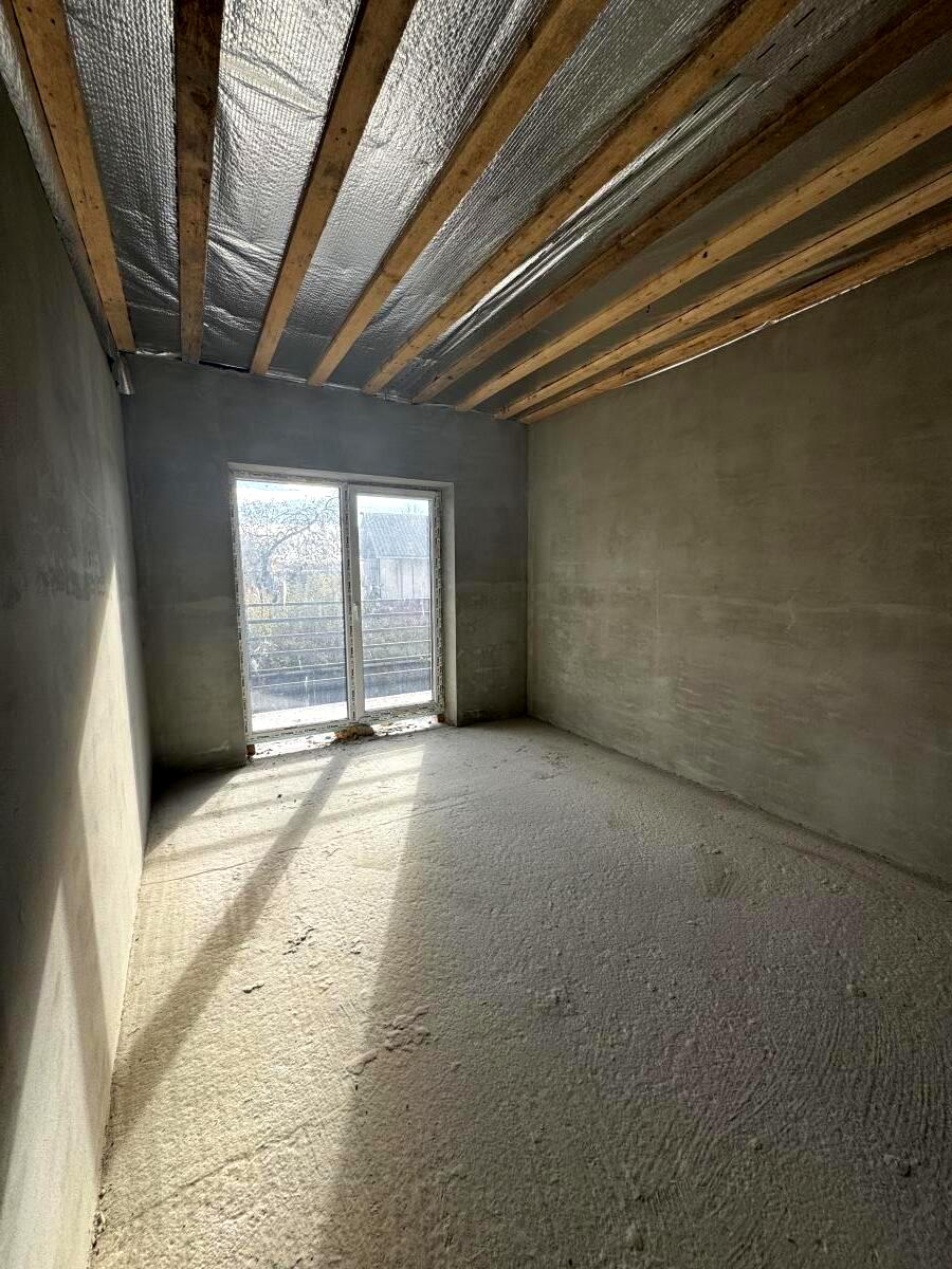 1872135860851878