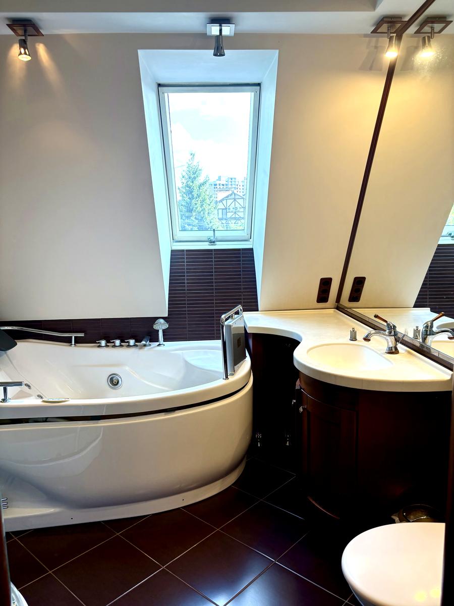 1872137893351258