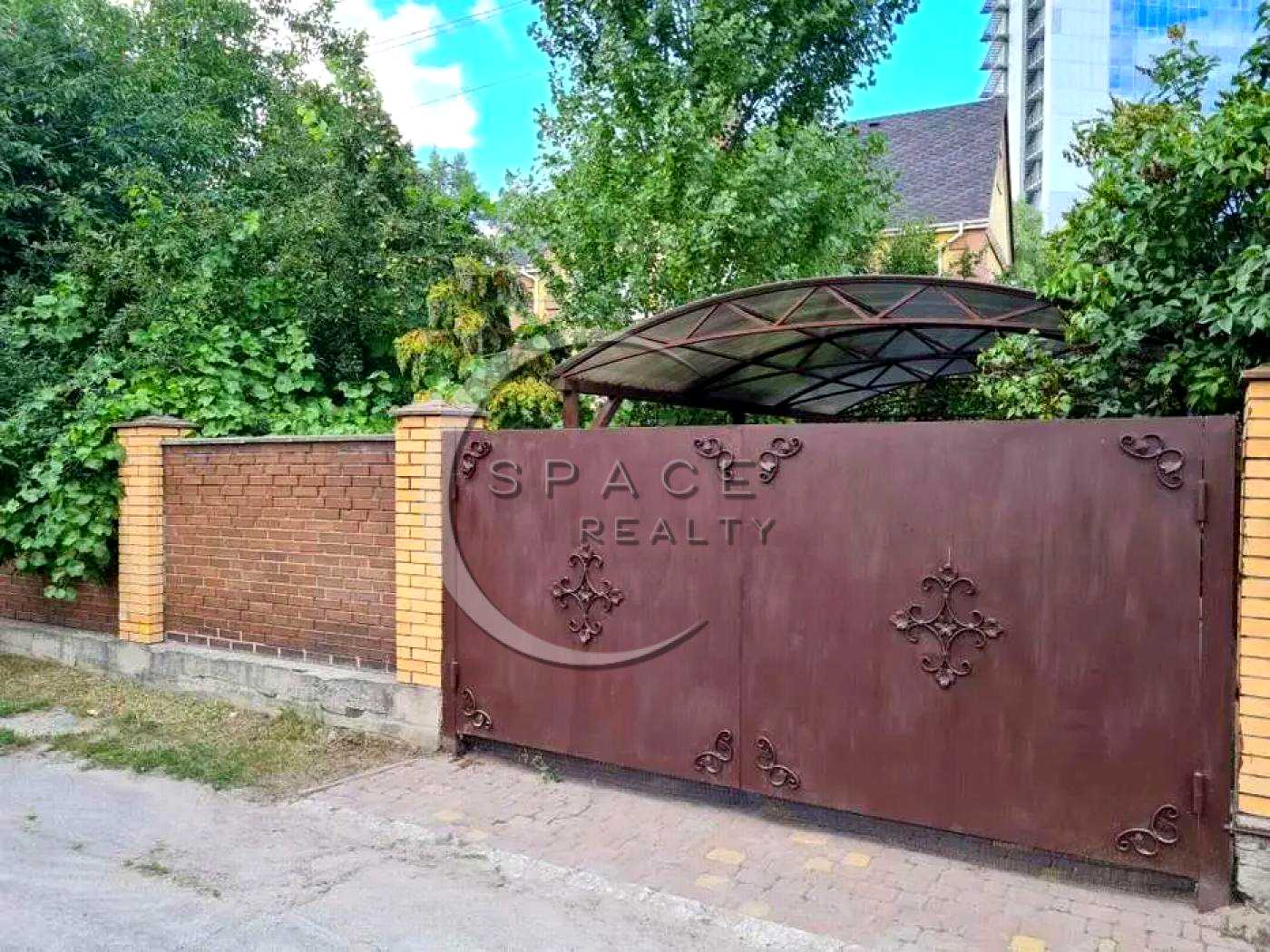 1872146207456656