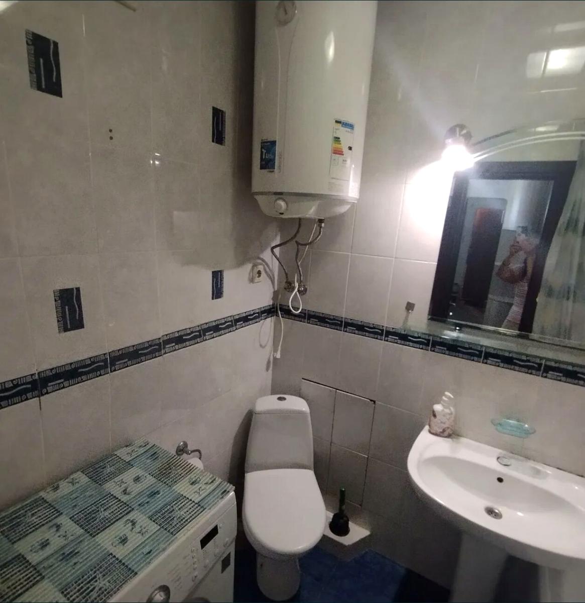 1872147571571752