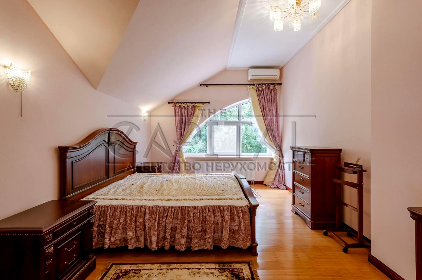 1872211581521585