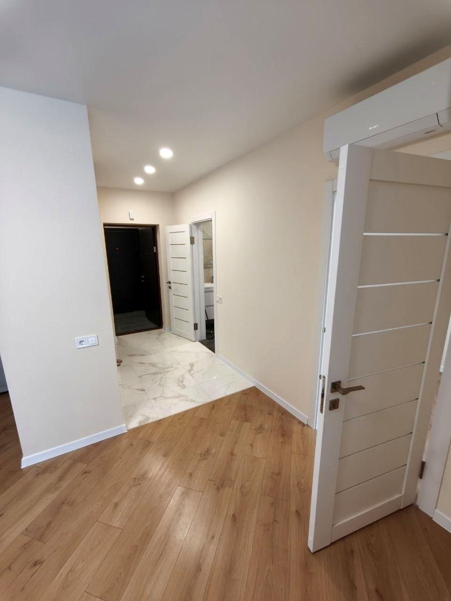 1872215112295560