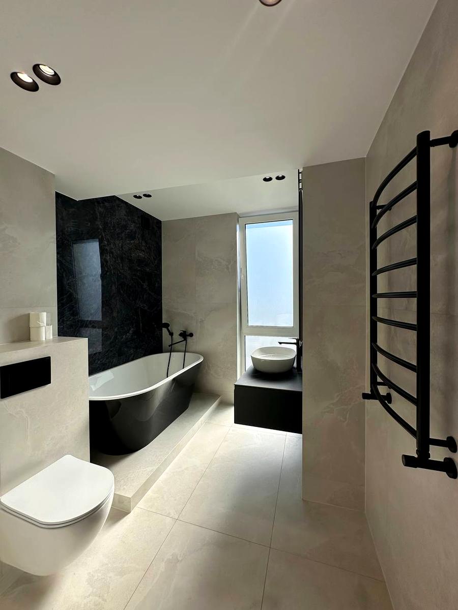 1872215113935978