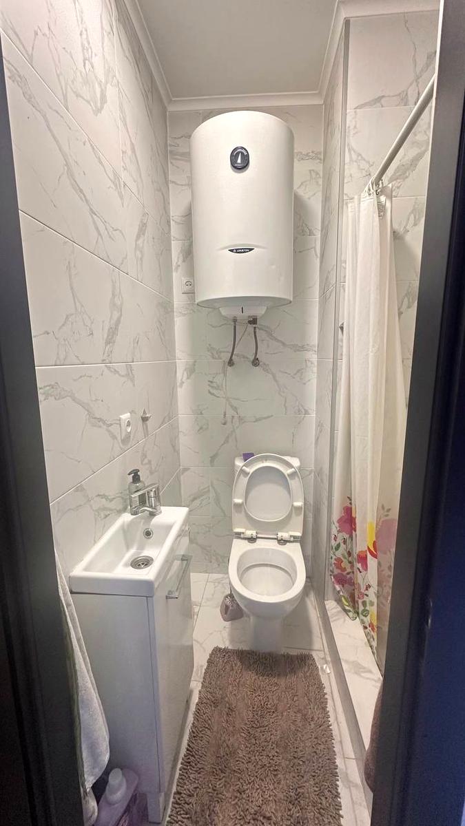 1872218901079584